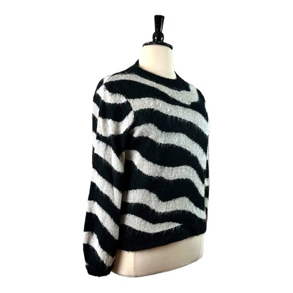 Who What Wear Sweater Crew Neck Fuzzy Zebra Black Gray Women’s Size XL - Picture 3 of 12